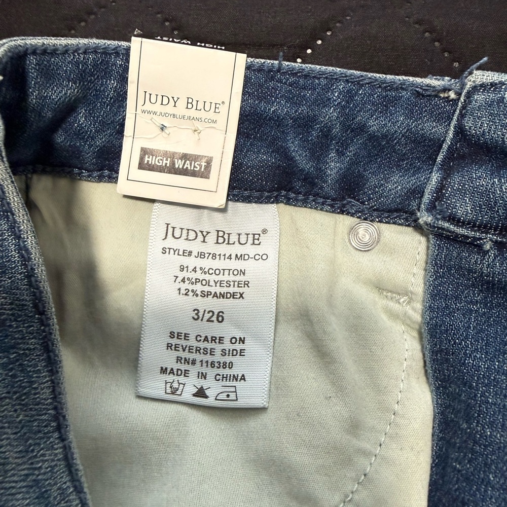 Judy Blue Denim Straight Capri Jean in Deep Blue - Picture 16 of 16